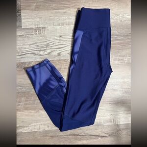 Womens Under Armour Compression/ workout leggings size XS NWOT